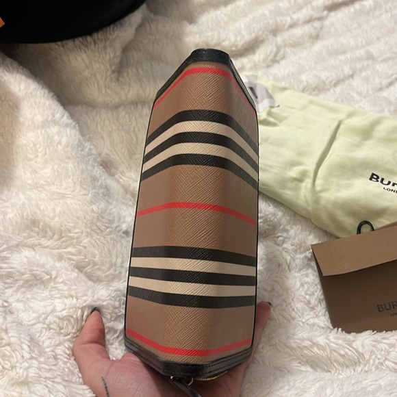 Burberry zip wallet - Picture 4 of 8